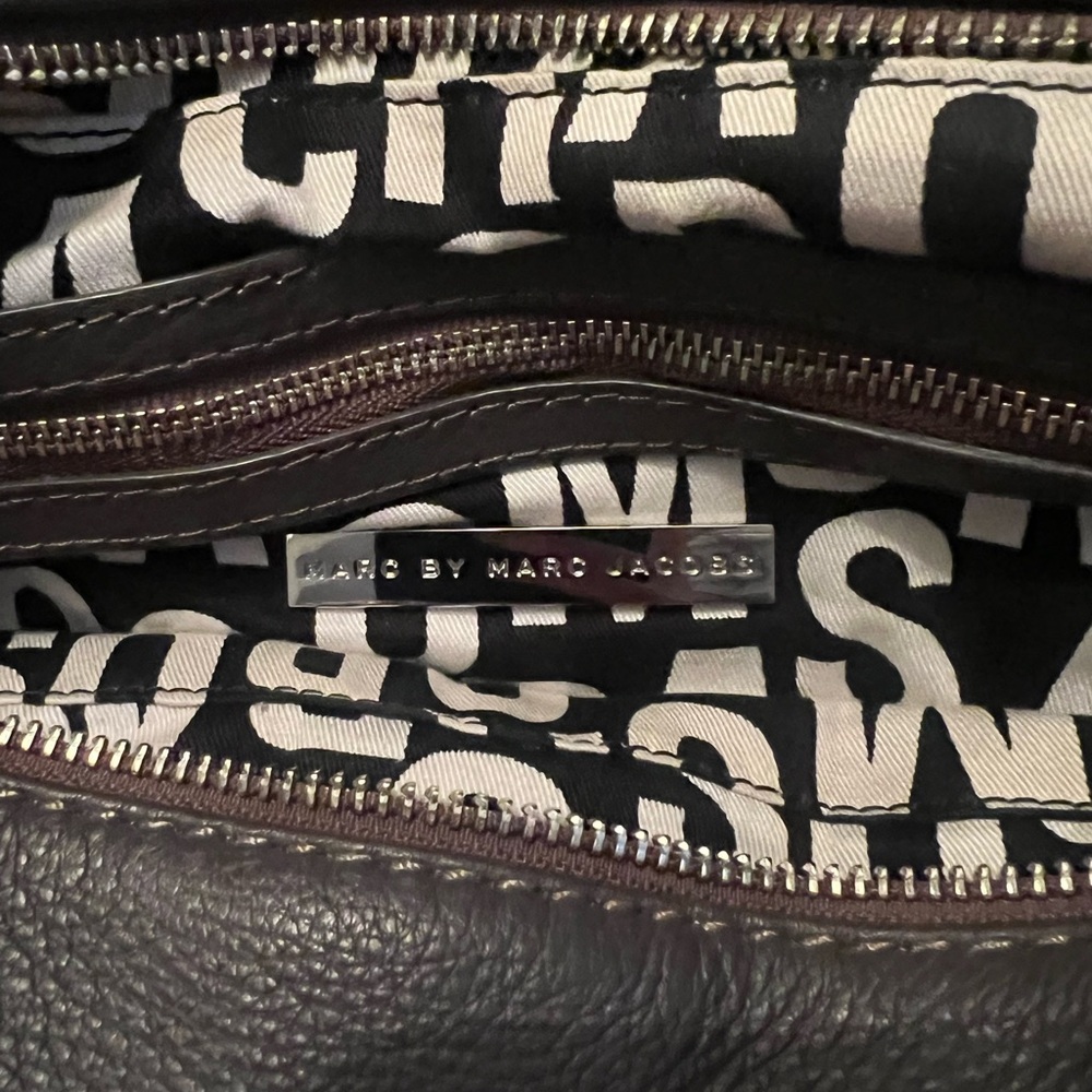 Marc by Marc Jacobs Silver Logo Shoulder Tote Bag - Picture 7 of 9